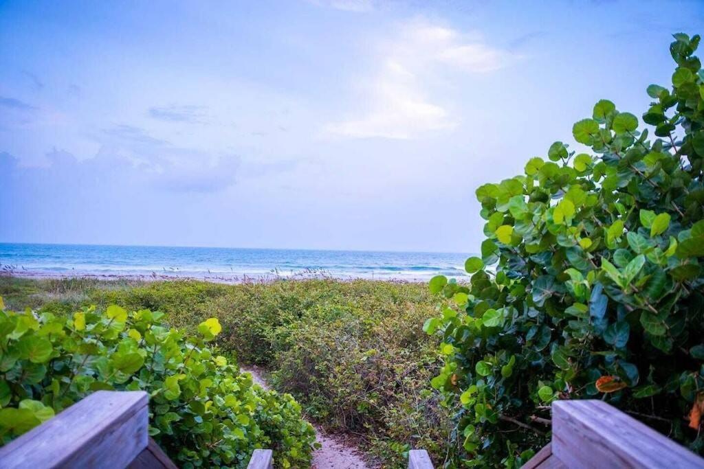Beach House W/Putting Green/Game Rm/Rooftop Deck Cocoa Beach Bagian luar foto